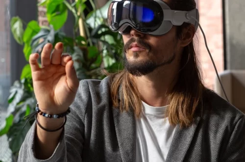 6746cda23ce467ab05d4006f_Augmented reality